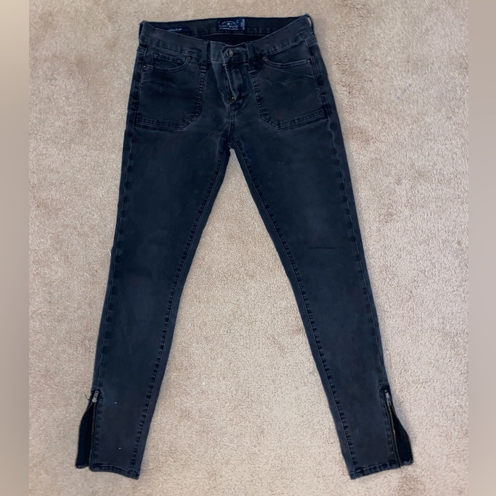 Black Lucky Brand “Charlie skinny” jeans (inseam size 29) in great condition